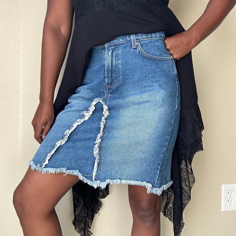 Hot Kiss Y2k Raw Hem Denim Skirt Size 9